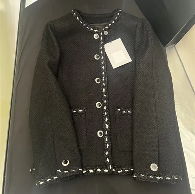 Customized European-style women's clothing 2026 Winter new styles  Long-sleeved white single-button tweed coat set