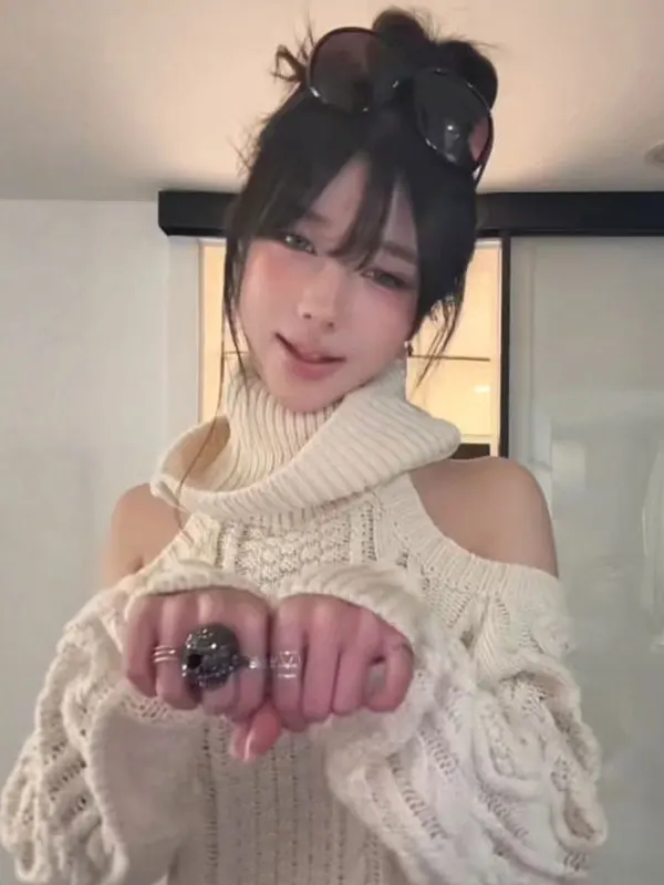 

Loose oulder Bared High Collar Sweater Sli Lazy Faion Beautiful Top for Spring Season Ele Design Women's Knittedwear