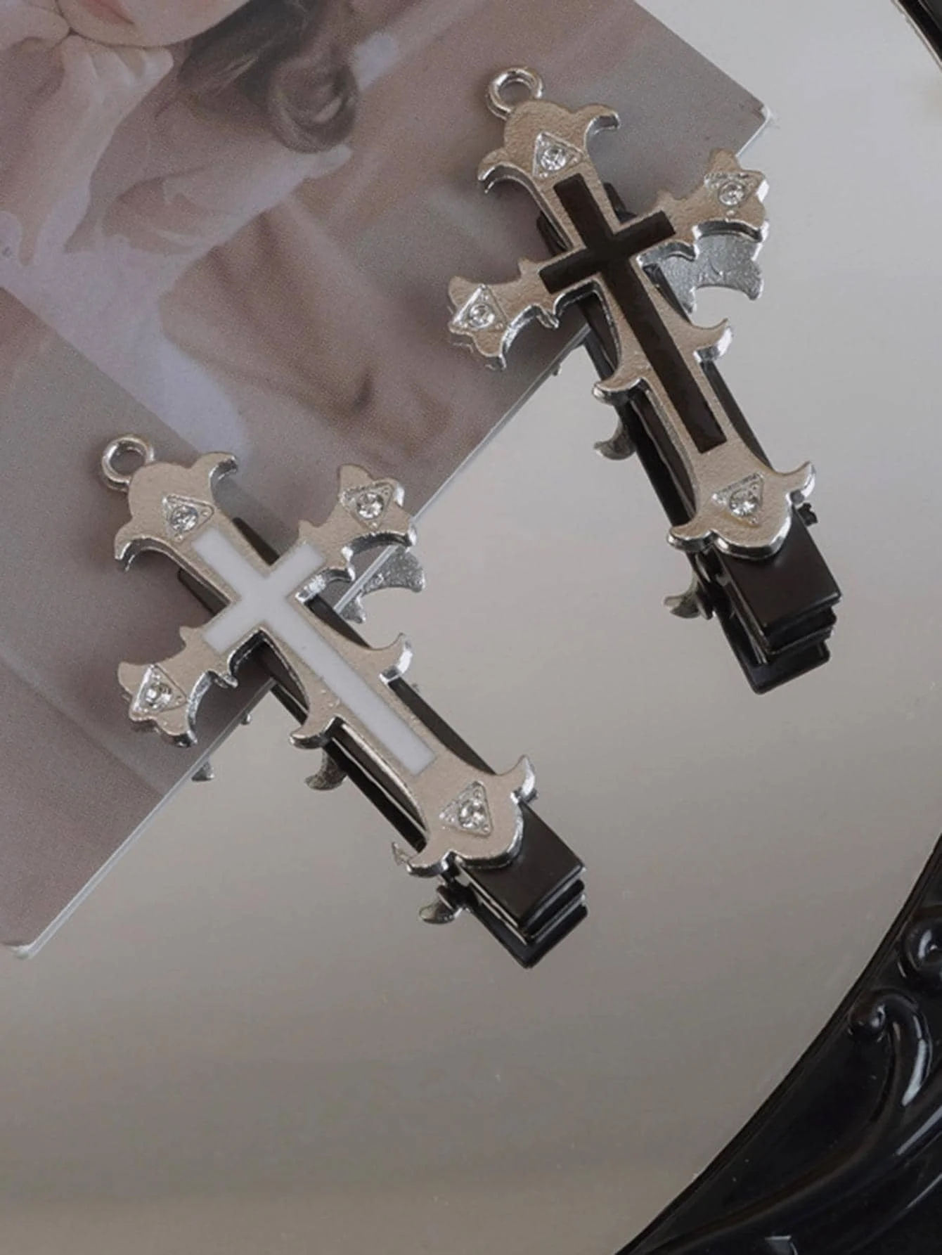 

2pcs Women Rhinestone & Cross Decor Y2K Alligator Hair Clip For Hair Decoration Street Claw Clips Hair Claws Hair Barrettes