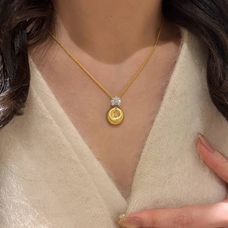 Retro Light Luxury high-end circular brushed necklace pendant snowflakes and diamonds collarbone chain wedding jewelry gift 6