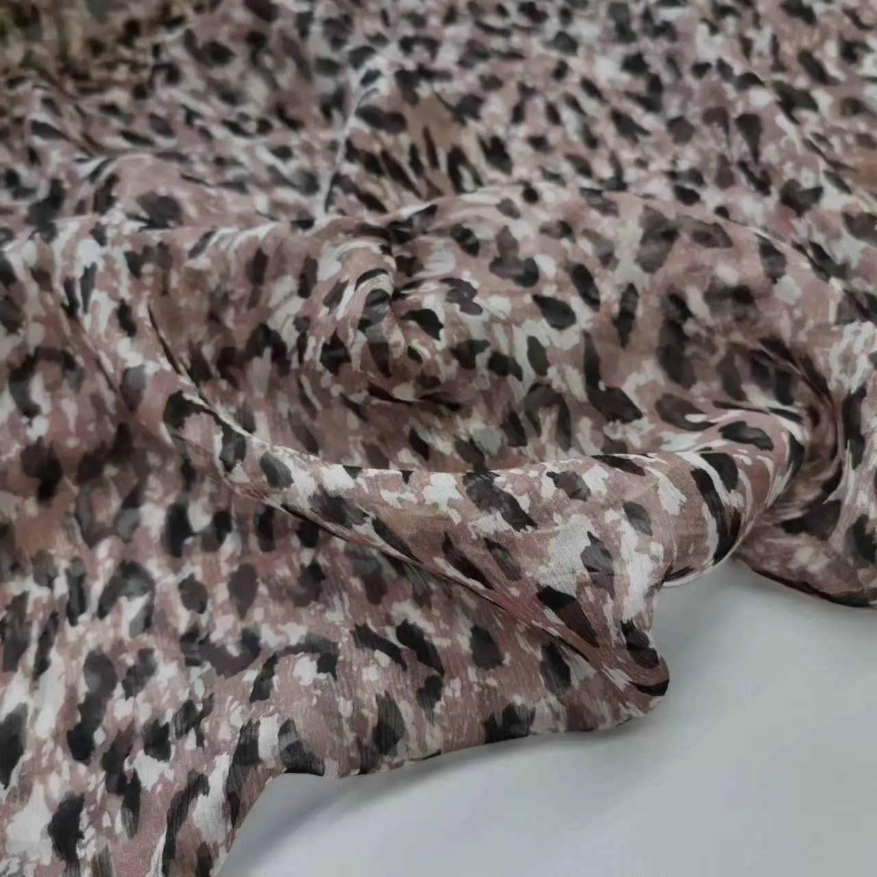 Fashion Animal Print Thin 100% Silk Crepe Fabric Leopard Georgette Breathable Sewing Scarf Material