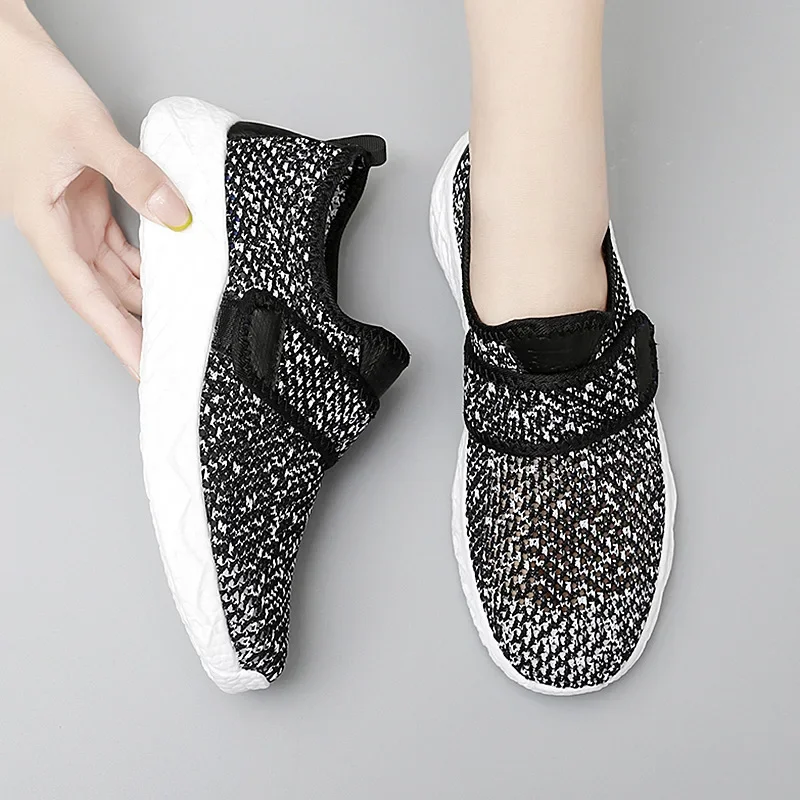 2023 Lightweight Casual Shoes Soft Sole Women Shoes Sneakers Mesh Breathable Slip-On Loafers Big Size 35-42