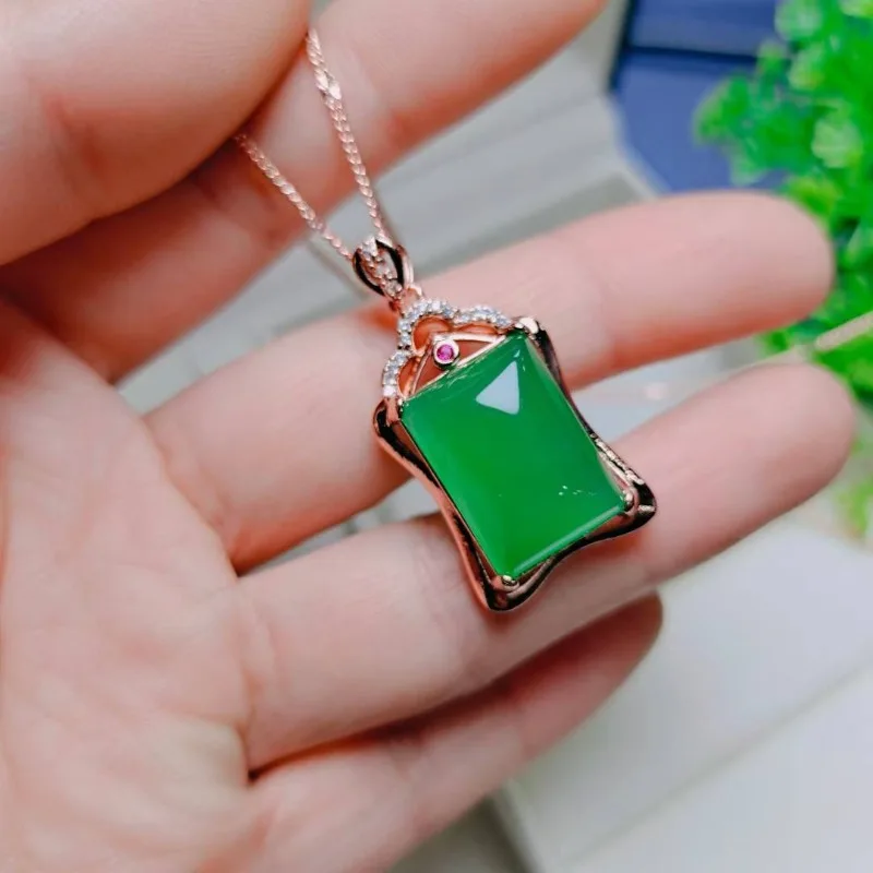 

New Green Chalcedony Small Brand Women's Pendant