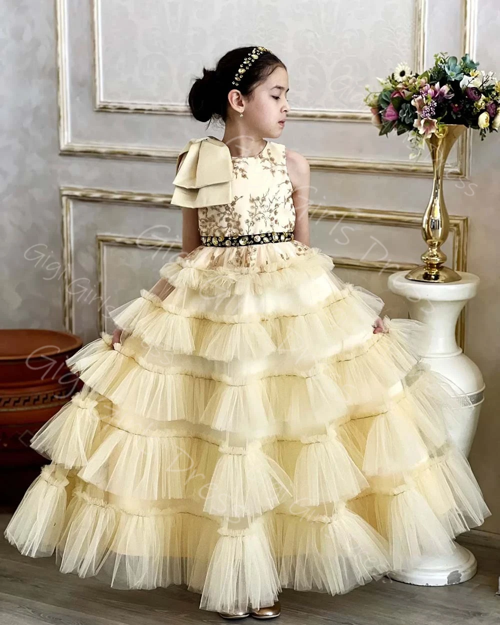 

Многоярусное тюлевое пышное платье трапециевидной формы для девочек/принцессы, бальное платье с кружевной аппликацией и бантом, хрустальный пояс, свадебное платье с цветочным узором для девочек на заказ