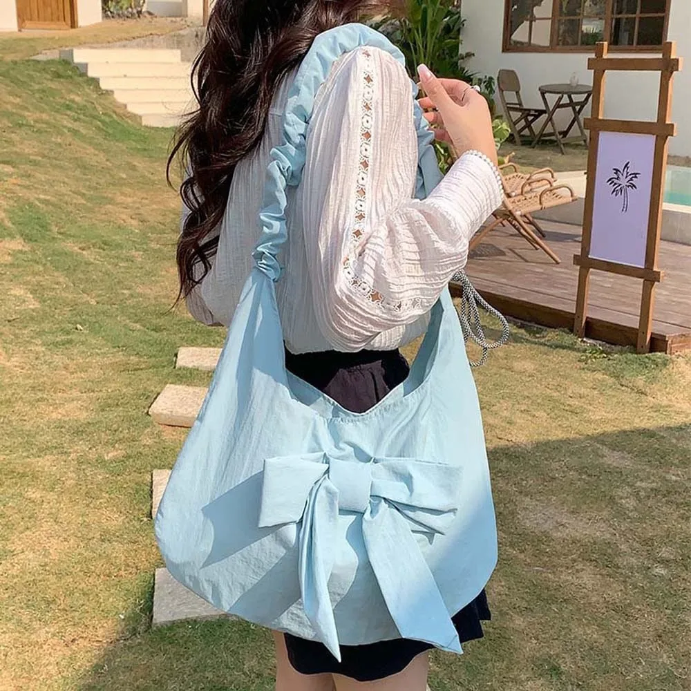 

Однотонная сумка-пельмень с бантом, магнитной застежкой, плиссированным ремешком, через плечо, большая вместимость, полиэстер