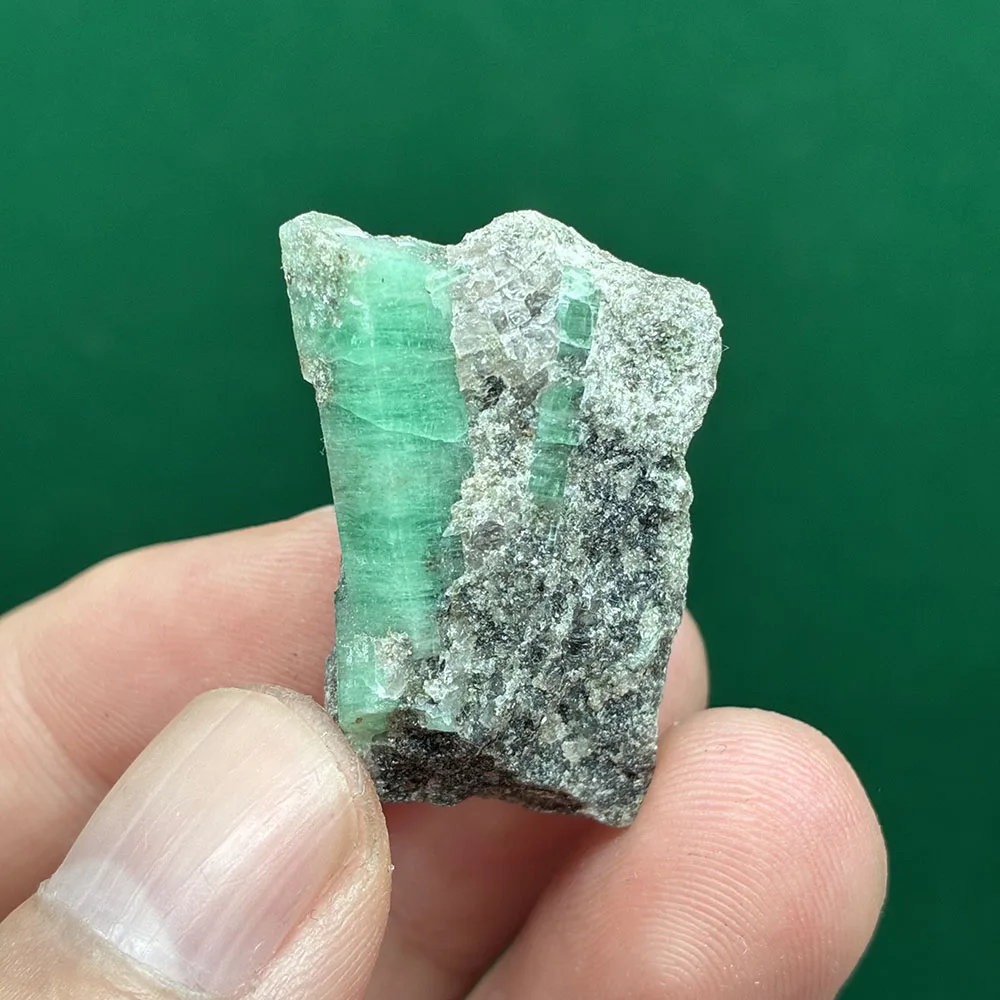 A1-4A 1 قطعة 100% الطبيعية الخضراء الزمرد المعدنية جوهرة الصف عينات الأحجار والكريستال ماليبو عينة التدريس