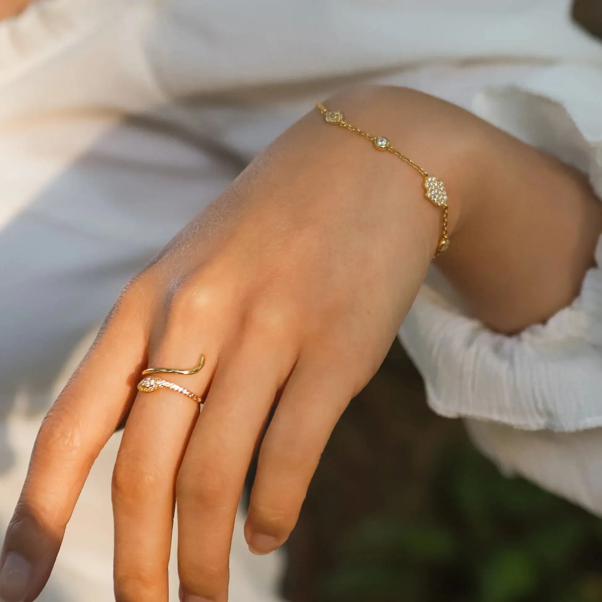 New Bezel Set Hand and Rhombus Cubic Zirconia Charm Bracelets for Women Gold and Platinum Plated Color Fashion Jewelry for Party