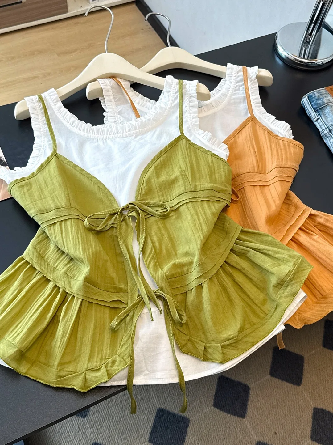 

Green Belted Vest Strap Women's Summer New Style This Year Popular Wooden Noiseless Sleeveless round Neck Top Set