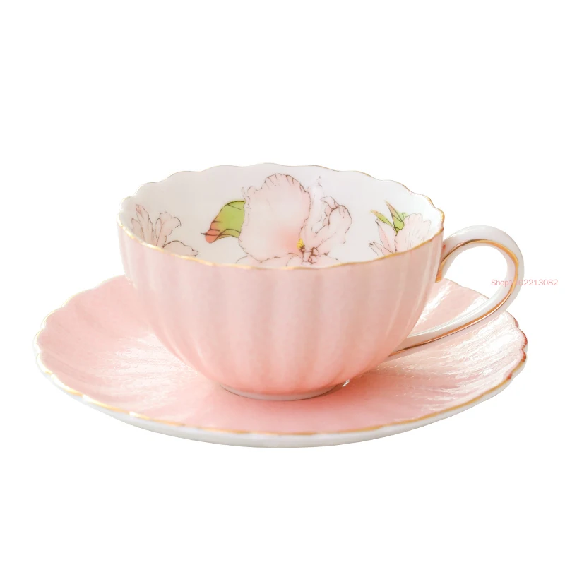 2025 Pink Ceramic Coffee Cup European Royal Bone China Tea Mug Set Porcelain and Saucer Gold Stand Kubki Summer