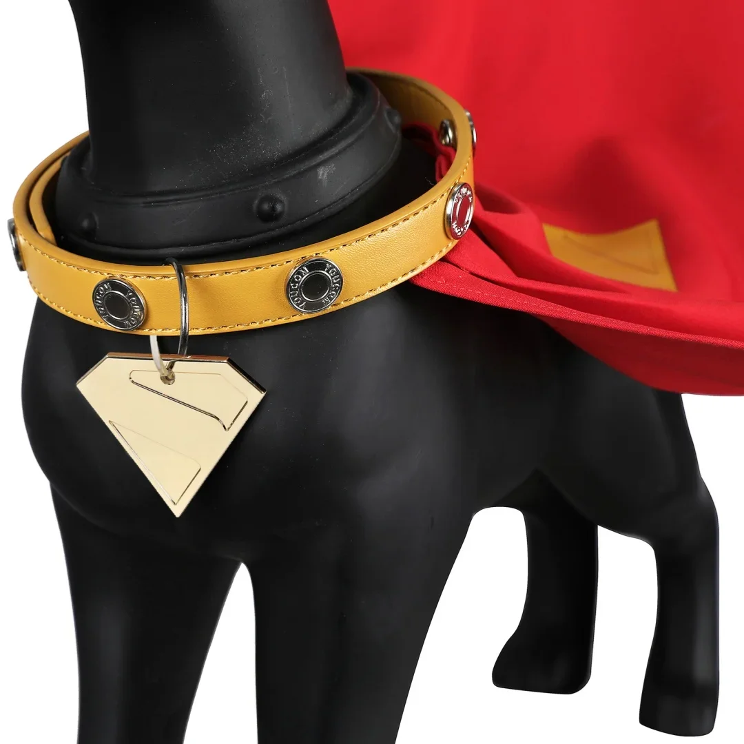 عباءة كريبتو للكلاب باللون الأحمر مع علامة معدنية مصنوعة حسب الطلب