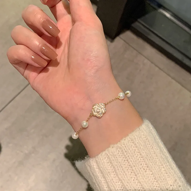

Vintage Women Bracelet Charm Bracelet with Simulated Pearls and Camellia Alloy Texture for Daily
