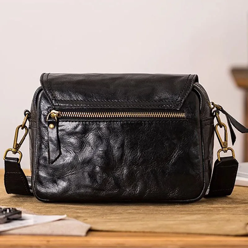 

AETOO A genuine leather men's single-shoulder crossbody bag with a top layer of cowhide, a trendy brand, a simple and versatile