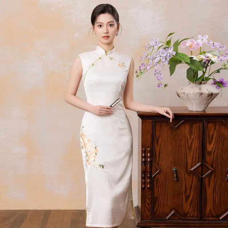 

Embroidered White Sleeveless New Chinese Style Long Cheongsam Improved for Young 2026 Female Summer Qipao