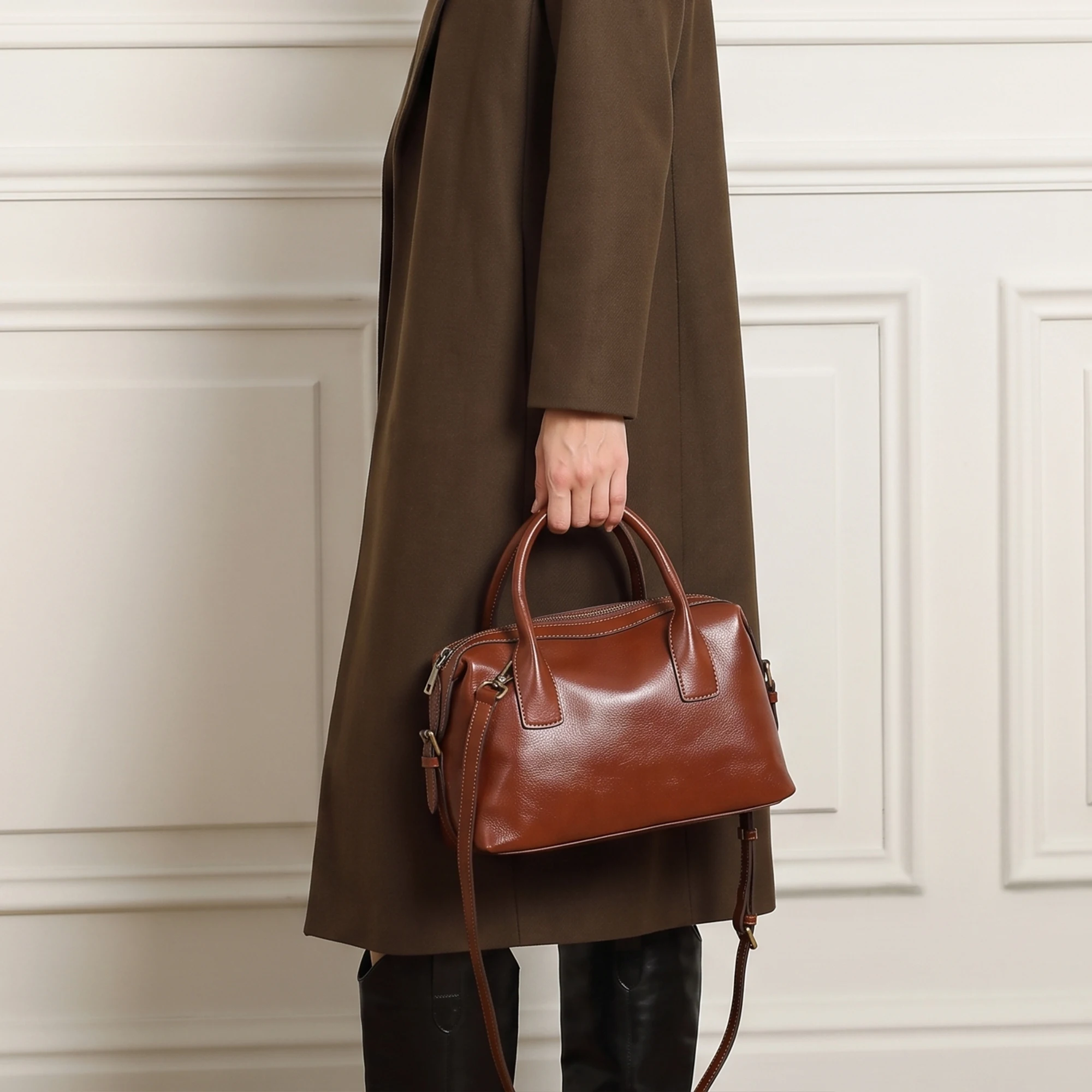 Structured Handbag Top Handle - Кожаная сумка-саквояж для женщин с верхней