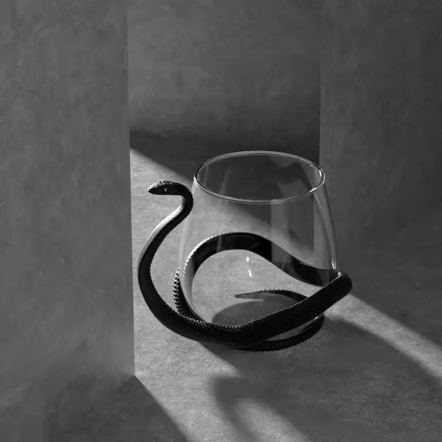 Snake and cup design sense wine glass glass high value creative gift birthday gift