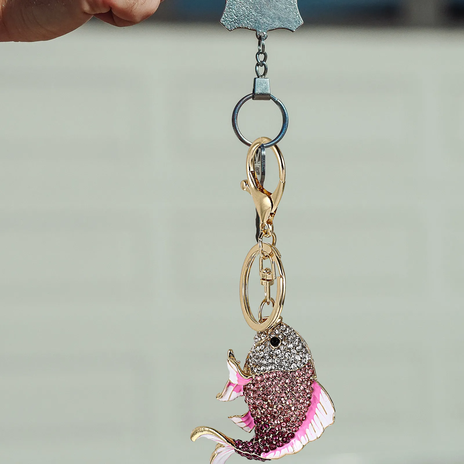 2Pcs Diamond Carp Key Chain Premium Metal Keyring with Reflective Rhinestone Design for Keys Bags Cars Stylish Gift Key