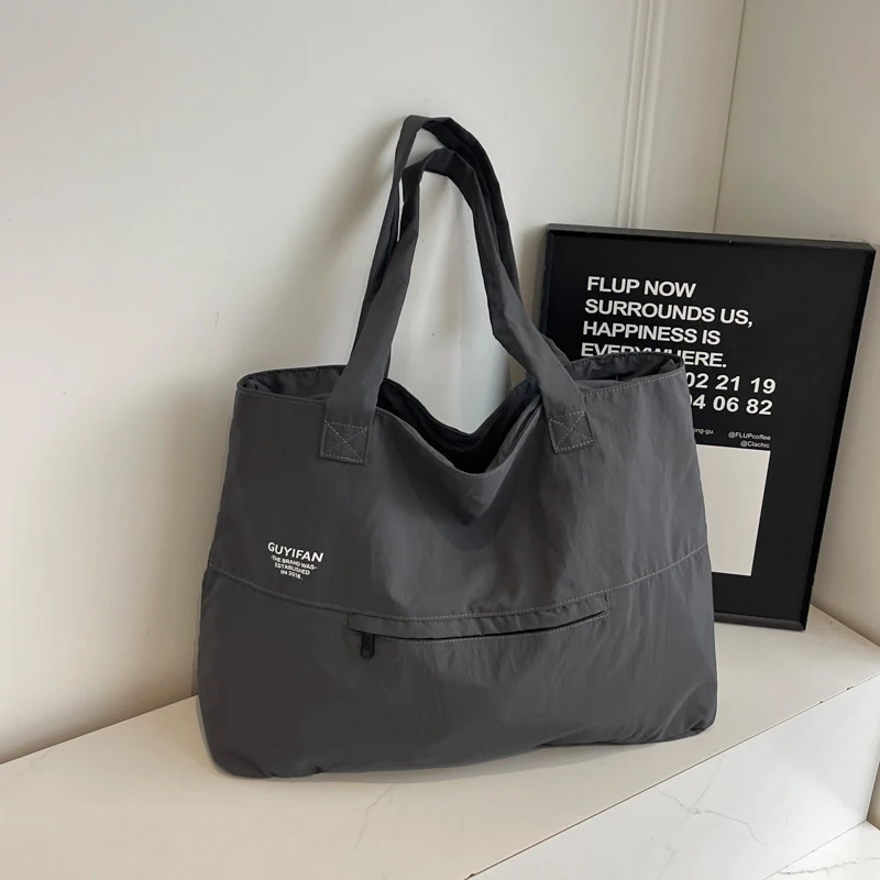 

High-capacity tote bag cloth bag men commuting simple lightweight nylon casual shoulder bag