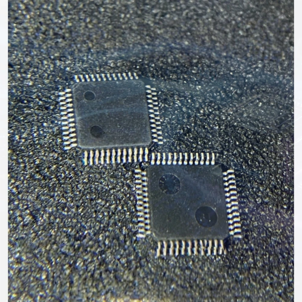 1-100PCS DS2153Q DS2153 ADM1065ASUZ ADM1065ASU T6B70BFG T6B70 AT25F2048N-10SU-2.7 AT25F2048N