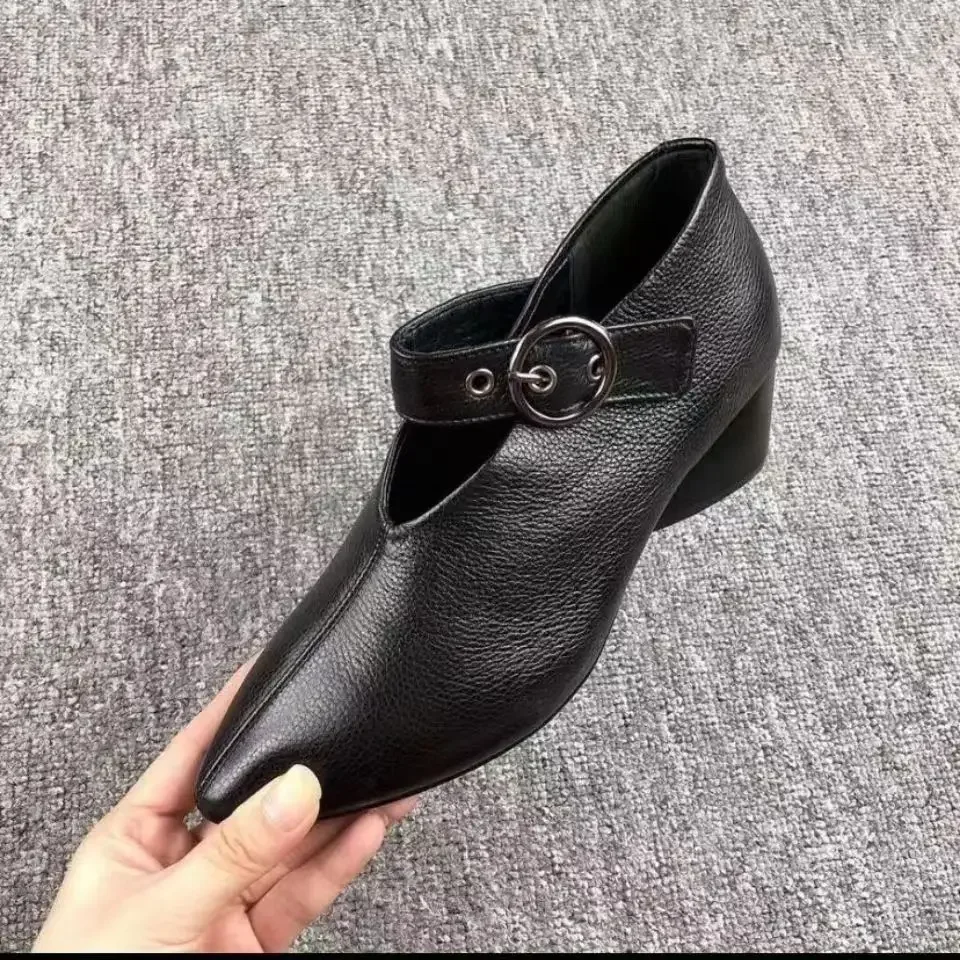 Nuove scarpe con tacco alto tutto-fiammifero in tinta unita fibbia da donna scarpe in pelle con tacco spesso con punta a punta morbida da donna 2023