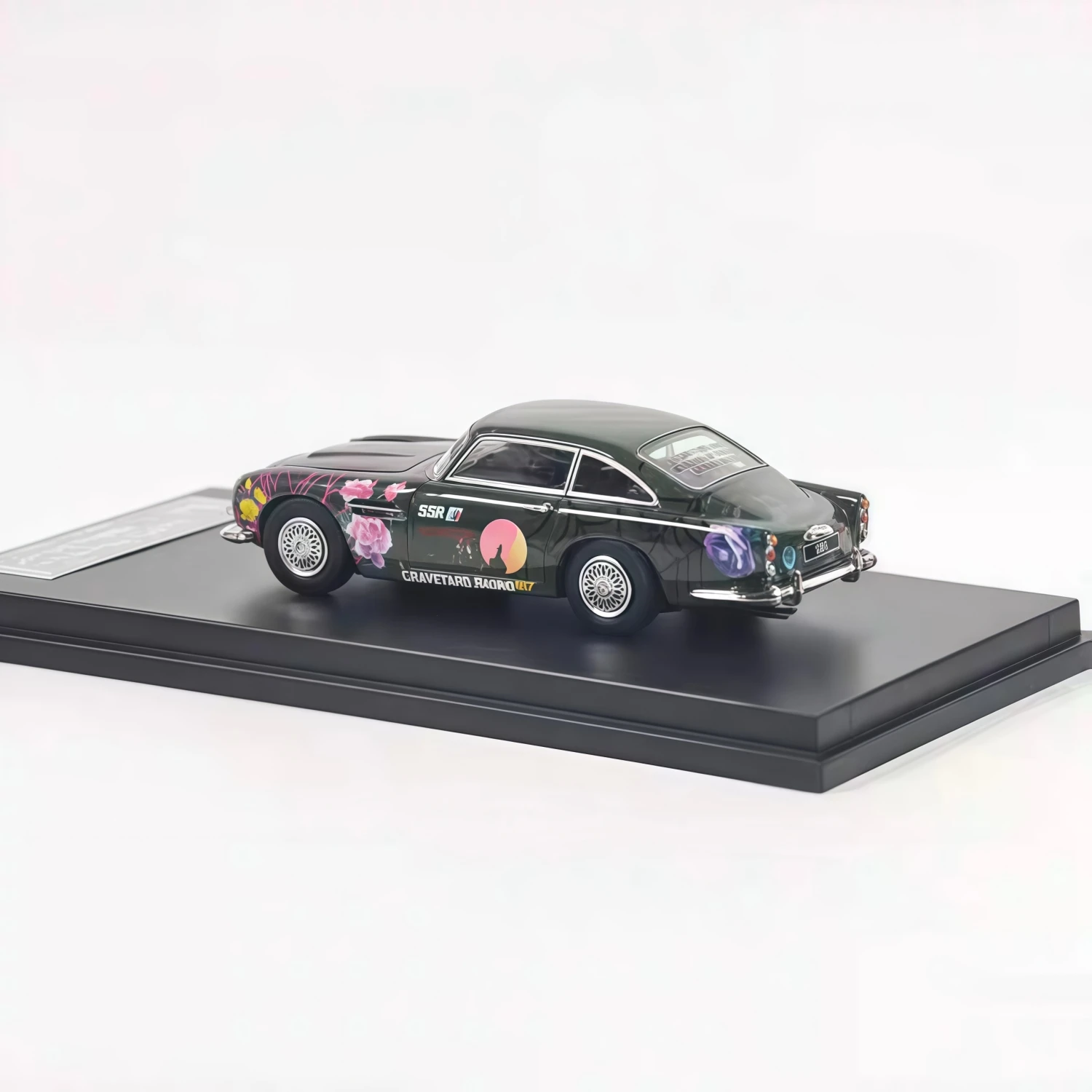 DCM 1:64 DB5 60o modelo de carro fundido