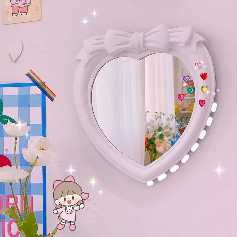 Kawaii Heart Shape Decorative Mirror INS Style Vintage Mirror Wall-mounted Mirror for Girls Bedroom Decoration 2025 Wholesales