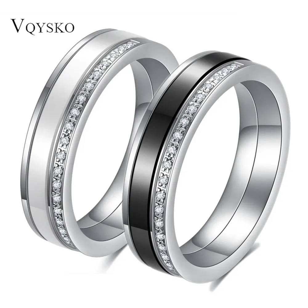 Modischer und individuell drehbarer 5,5-mm-Schwarz-Weiß-Einreihiger, mit Diamanten besetzter Keramikring für die Hochzeit von Frauen als Gi