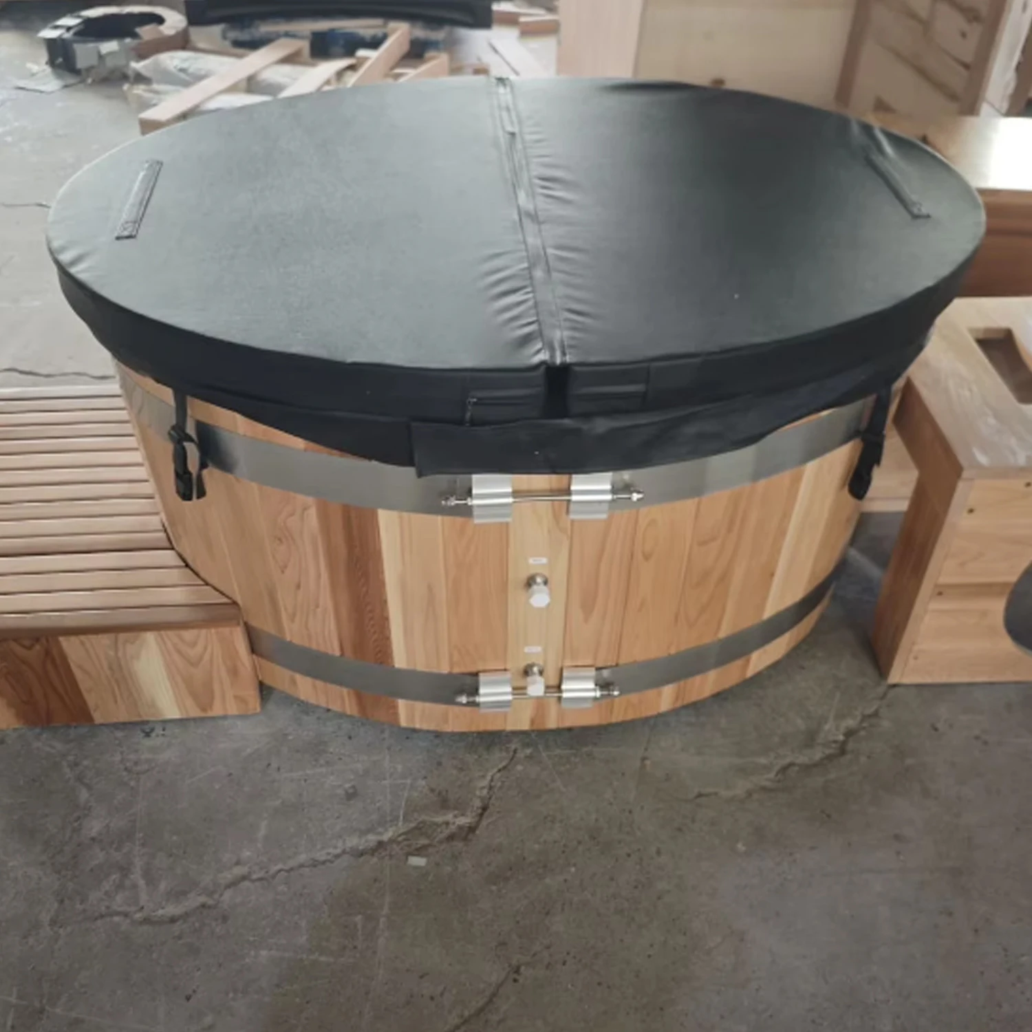 

Traditional Style Spa Tub Set Wooden Men Outdoor Cold Plunge Pool and Chiller Sauna Ice Barrel Bath and Ice Bucket for Soaking
