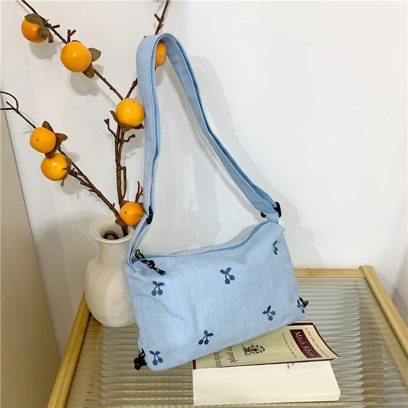 

Джинсовые женские сумки с вышивкой, универсальные женские сумки с вишневым узором, модные однотонные сумки на плечо высокого качества 2025 года