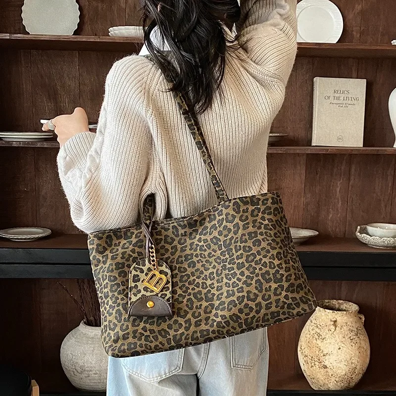 Luxury style women's crossbody bag, casual travel handbag, classic designer women's zipper shoulder bag