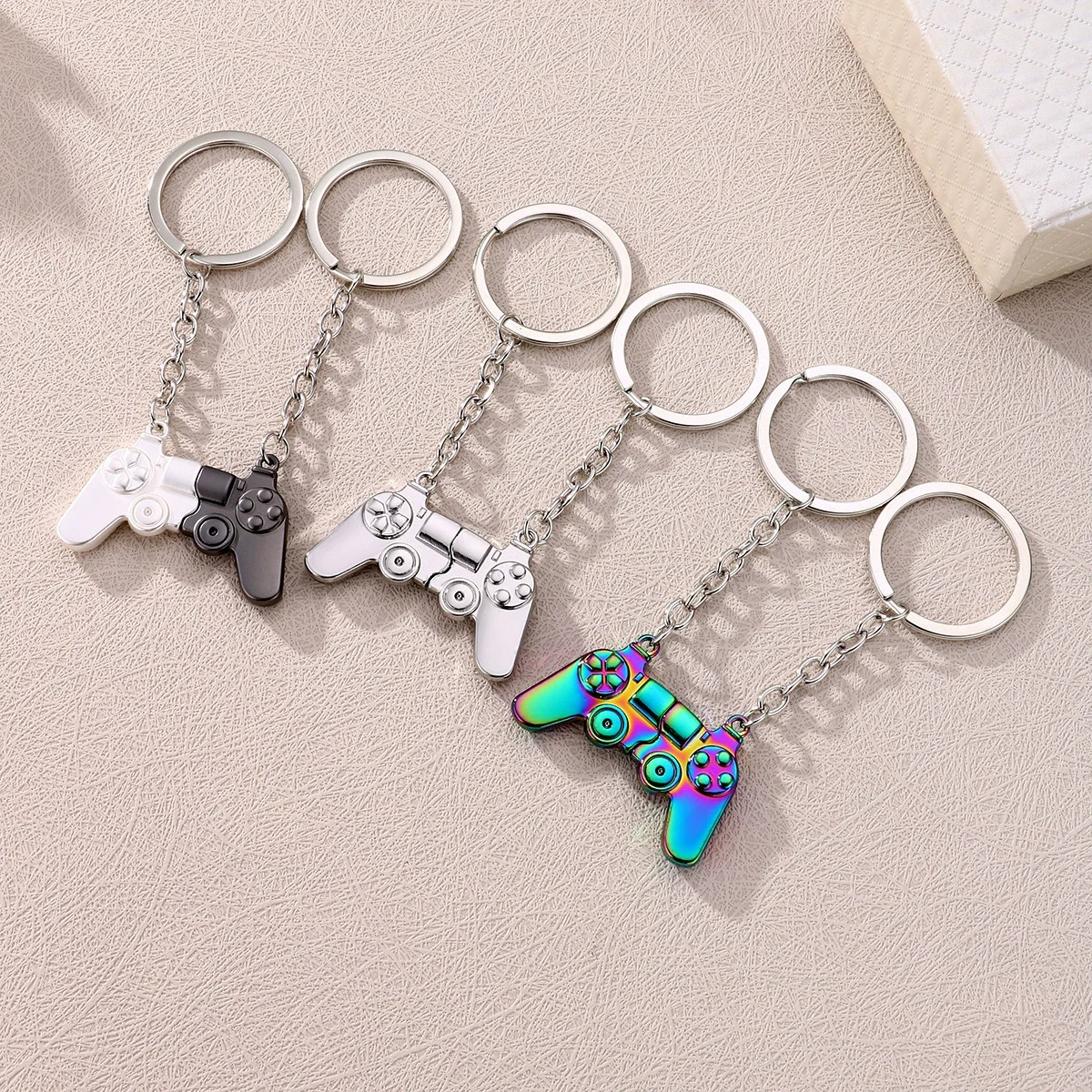 2 Stücke Magnetischer Kreativer Schlüsselanhänger Modischer Exquisiter Rucksack-Anhänger Schmuckzubehör Party Geburtstag Festival Geschenk 2026 – Detail 3