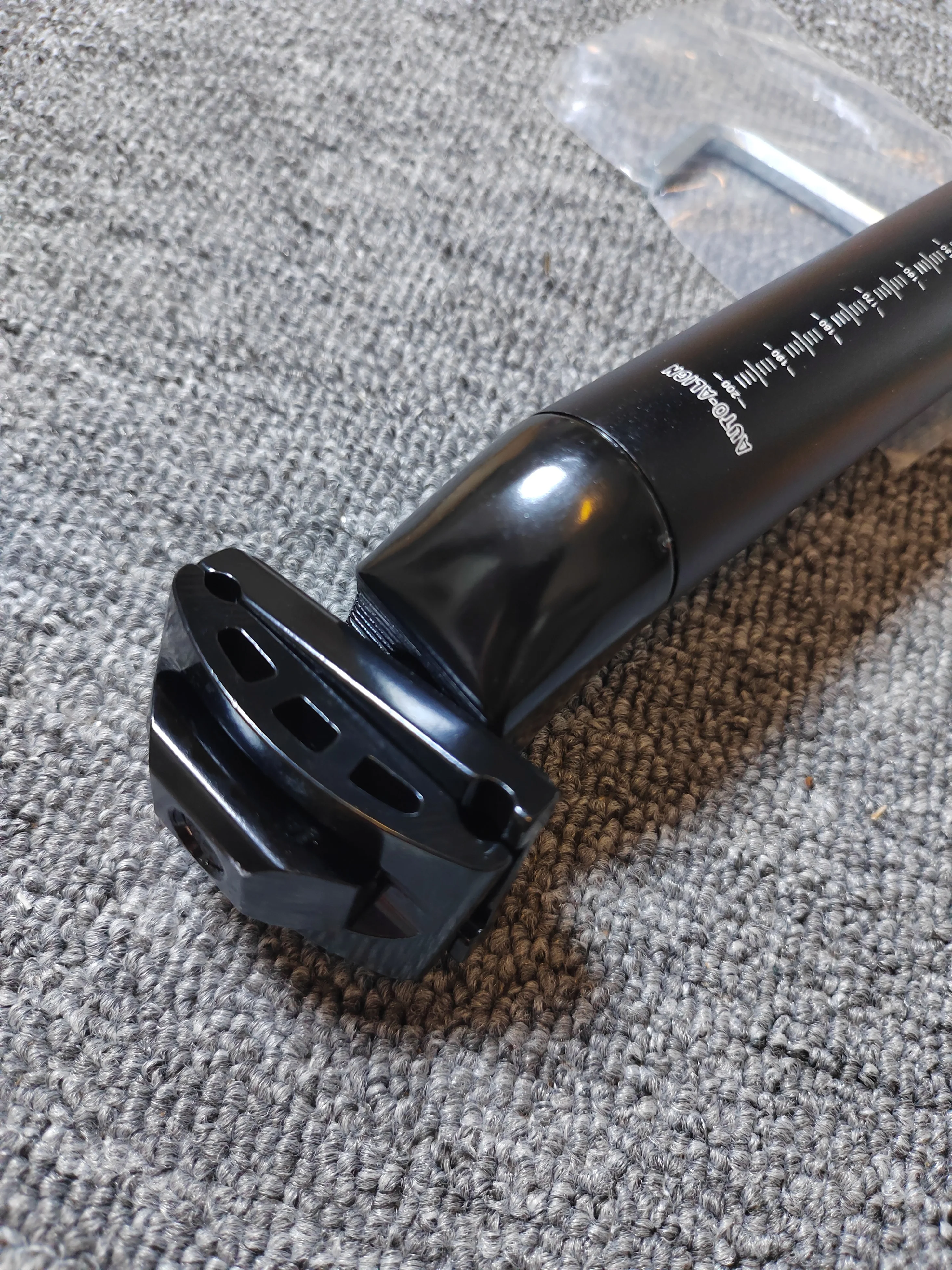 Suitable for Giant D-FUSE saddle tube DEFY flat handle Escape seat rod, aluminum alloy seat cushion rod 300/350mm