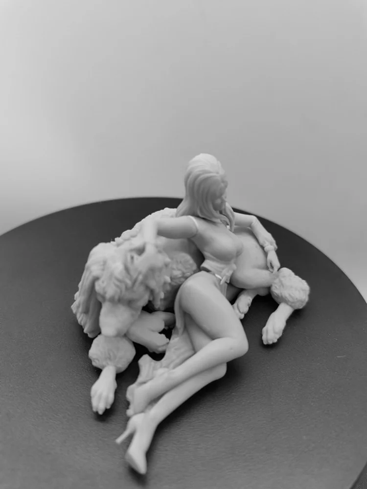1/24 스케일 레진 피규어 섹시한 귀족 여성 개 위에 누워있는 상태 NSFW 두 가지 버전 조립 모델 키트 미조립 및 미도색 3D 장난감