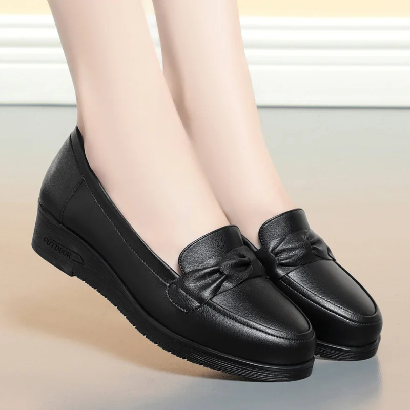 Spring Autumn British Style Retro Platform Black Mother Leather Shoes Women Soft Sole Classic Non-slip Flats Loafers