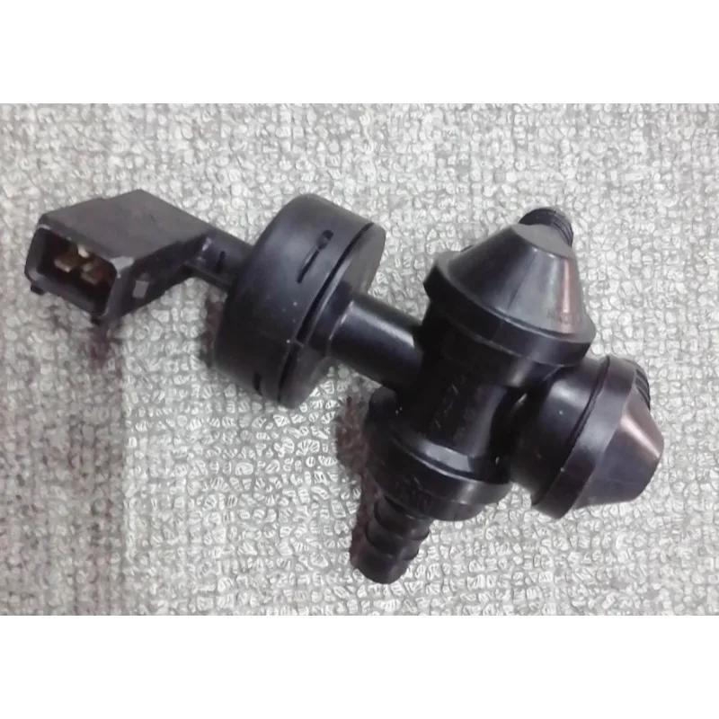 China Genuine New Black Brake Vacuum One-way Valves Vacuums Pipe Three-way Valve Automobile Part for Volvo XC90 S80 S60