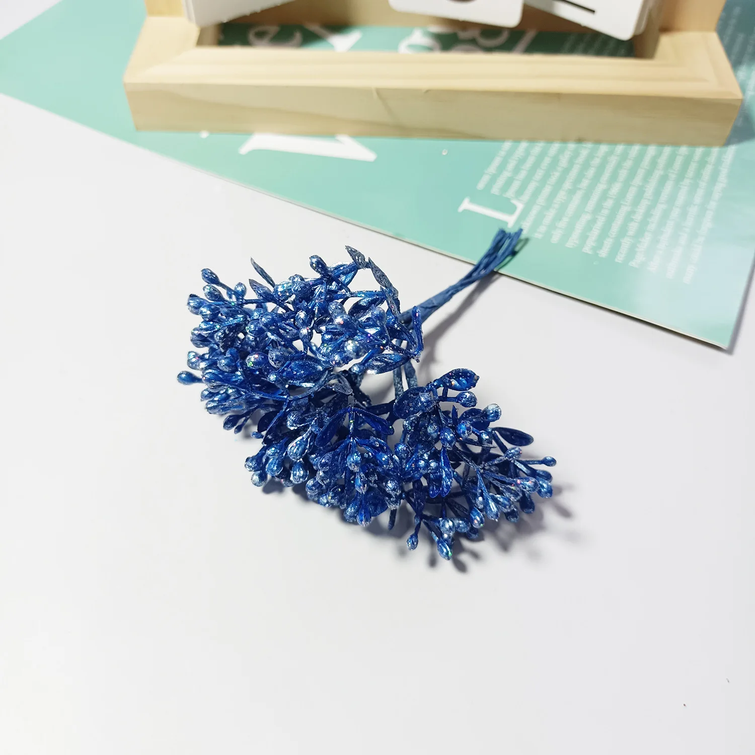 6pcs Artificial Plants Plastic Brooch Scrapbook Wedding Decorative Flowers Wreaths Diy Gifts Box Christmas Decorations for Home