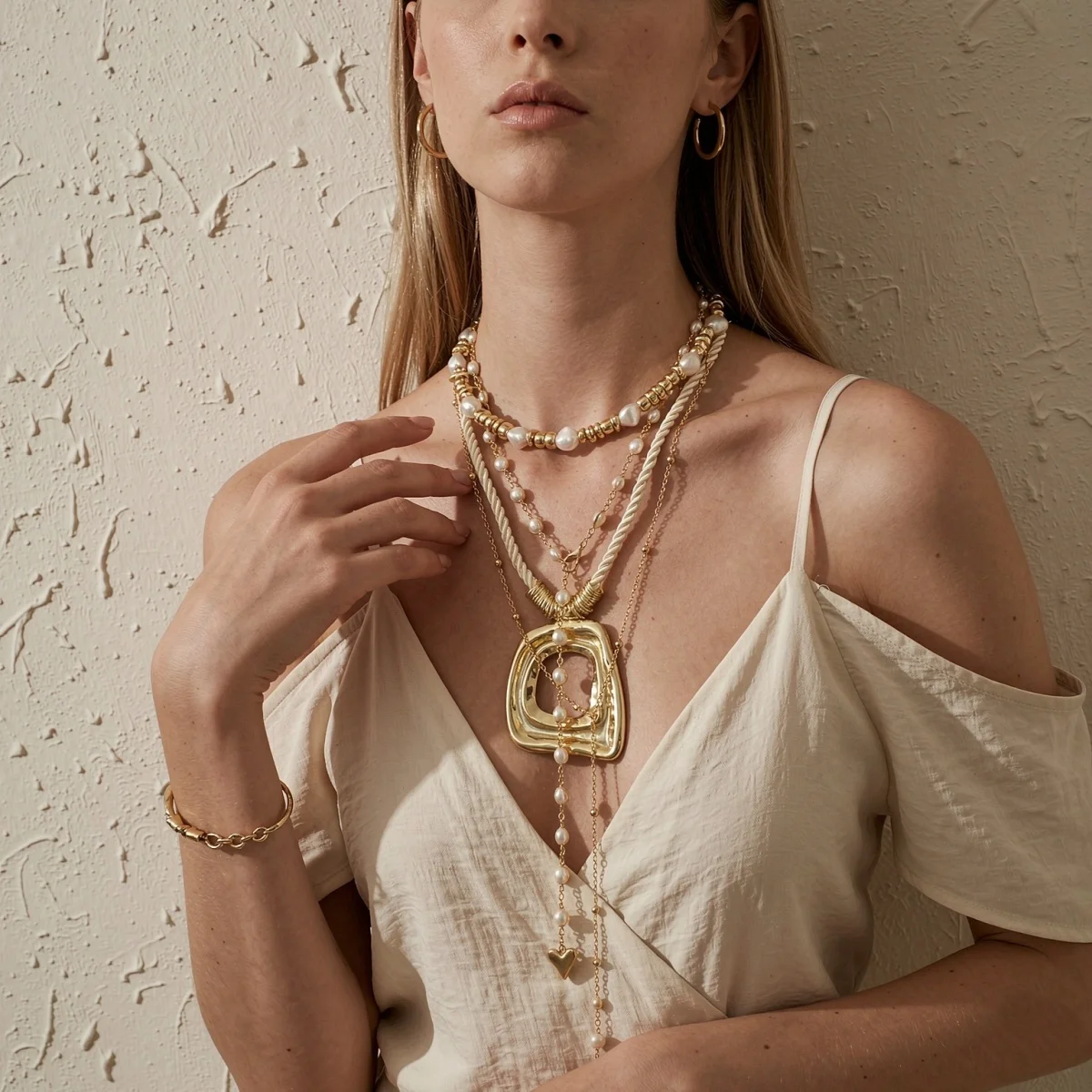 Punk Mehrschichtige Simulierte Perlen Unregelmäßiger Hohler Quadratischer Anhänger Halskette für Damen und Herren Vintage Herz-Quasten-Choker Party-Schmuck – Detail 5