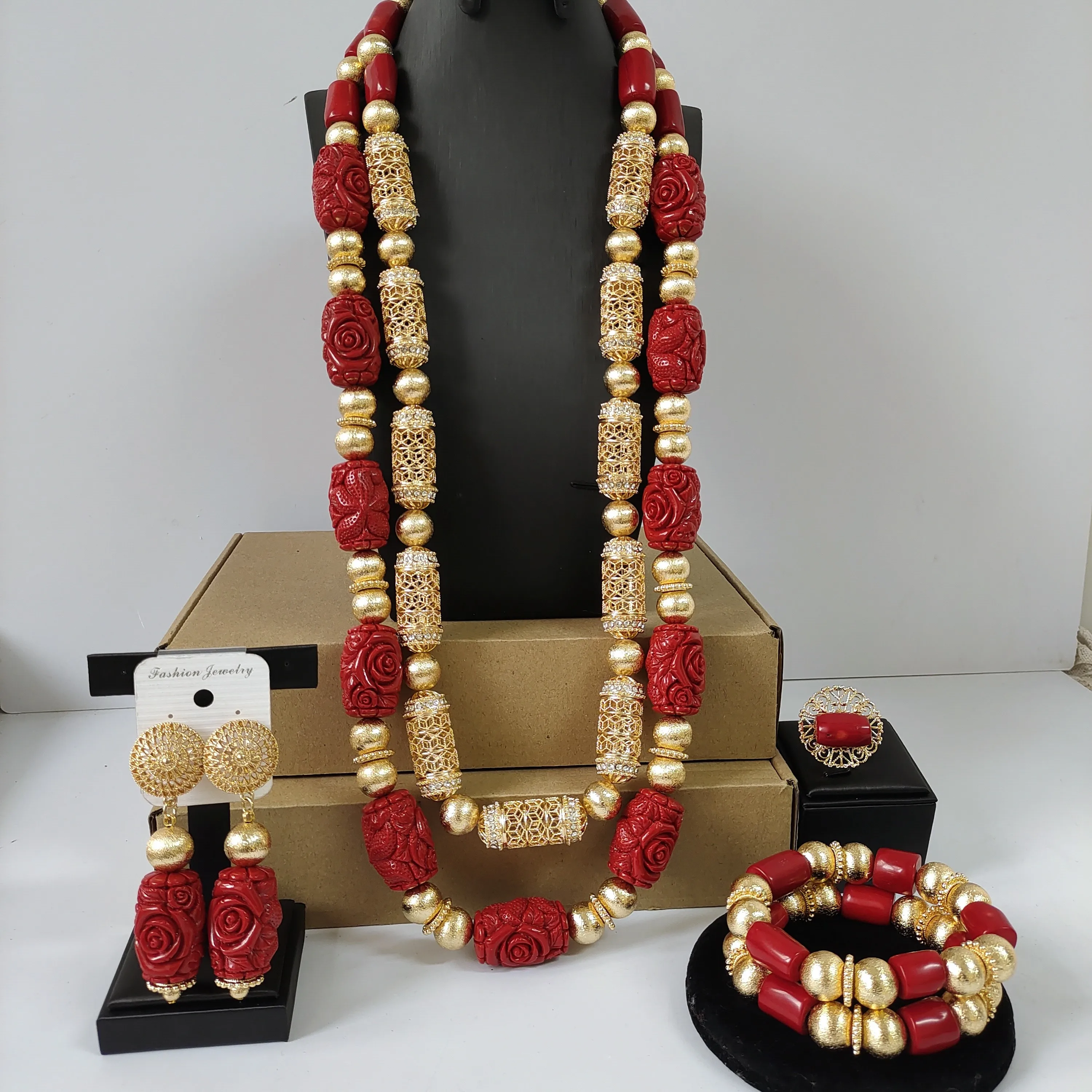 

Большой комплект украшений из кораллов: ожерелье, серьги, браслеты, кольцо. Свадебный набор для женщин. Африканский ювелирный комплект. Нигерийская свадьба.