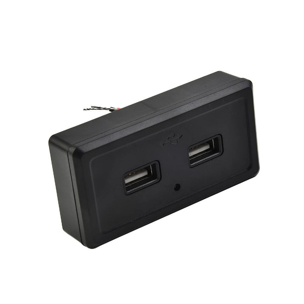 Enchufe de entrada de cargador de coche, 1 puerto USB dual con función de indicación, 12V-24V, UCC-318-2U negra 3.1A, accesorios para coche