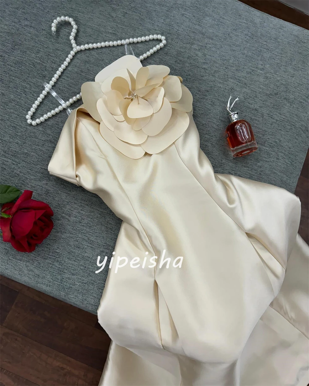 Robe de Bal en Satin Froncée à Fleurs, Ligne A, Sans Bretelles, sur Mesure, pour Occasions