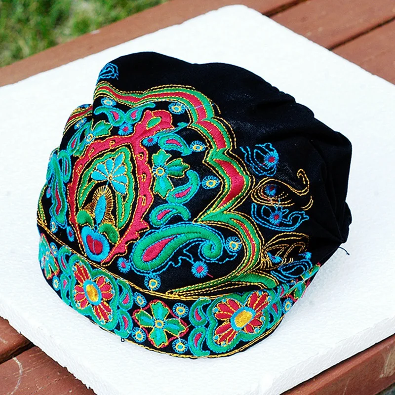 Chinese Retro Folk Style Ethnic Vintage Embroidery Flowers Travel Bandanas Red Print Hat Winter Leisure Boho Hats For Women