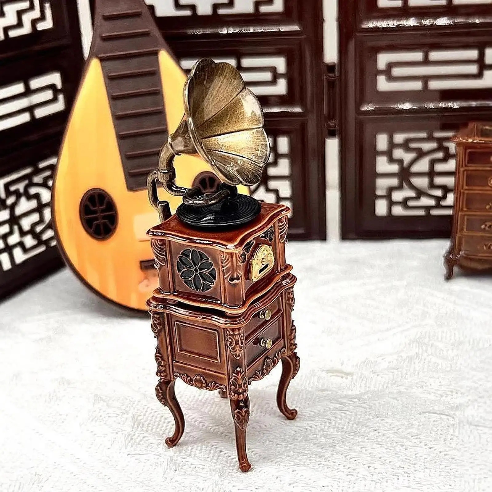 

Miniature Gramophone Vintage with Cabinet 1:12 Mini Phonograph Record Player for