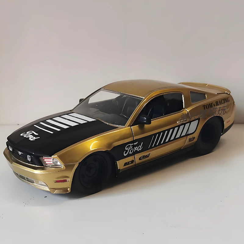 

JADA 1:24 Mustang GT 2010 Alloy Car Diecasts & Toy Vehicles Car Model Miniature Scale Model Car For Children