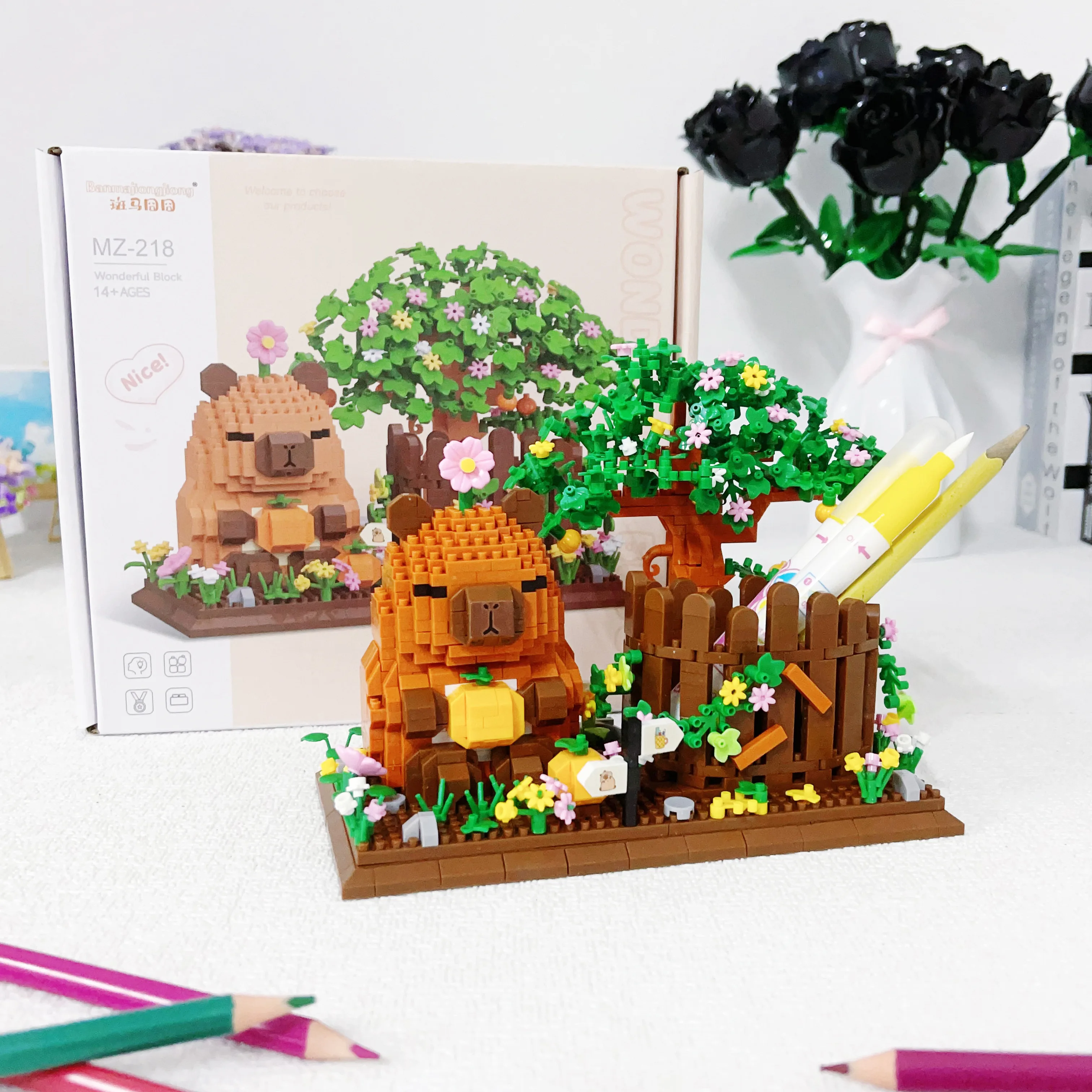 

1280PCS Capybara Pen Holder Building Blocks Multifunctional Desk Storage Cosmetics Birthday Gift Desktop Decoration Bala