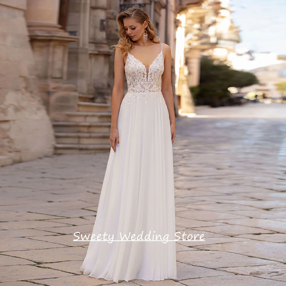 Sexy Strandhochzeitskleid, rückenfrei, maßgeschneidert, Spaghettiträger, V-Ausschnitt, transparente Applikationen, Chiffon-Brautkleid mit Schleppe