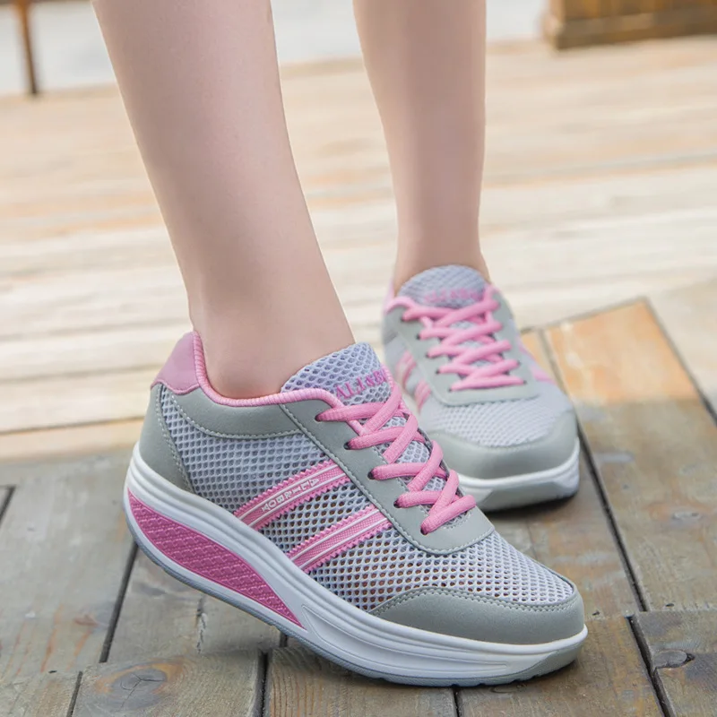 2023 New Summer Women Shoes Mesh Breathable Sports Shoes for Women Fashion Thick Sole Running Shoes Designer Sneakers for Women