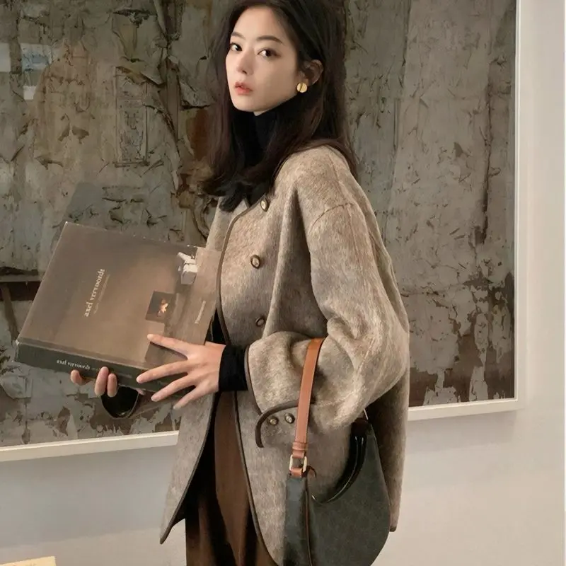 Cappotto di lana con scollo a maniche lunghe stile vintage coreano Giacca monopetto in cashmere da donna allentata 2025 Giacca autunno inverno da donna