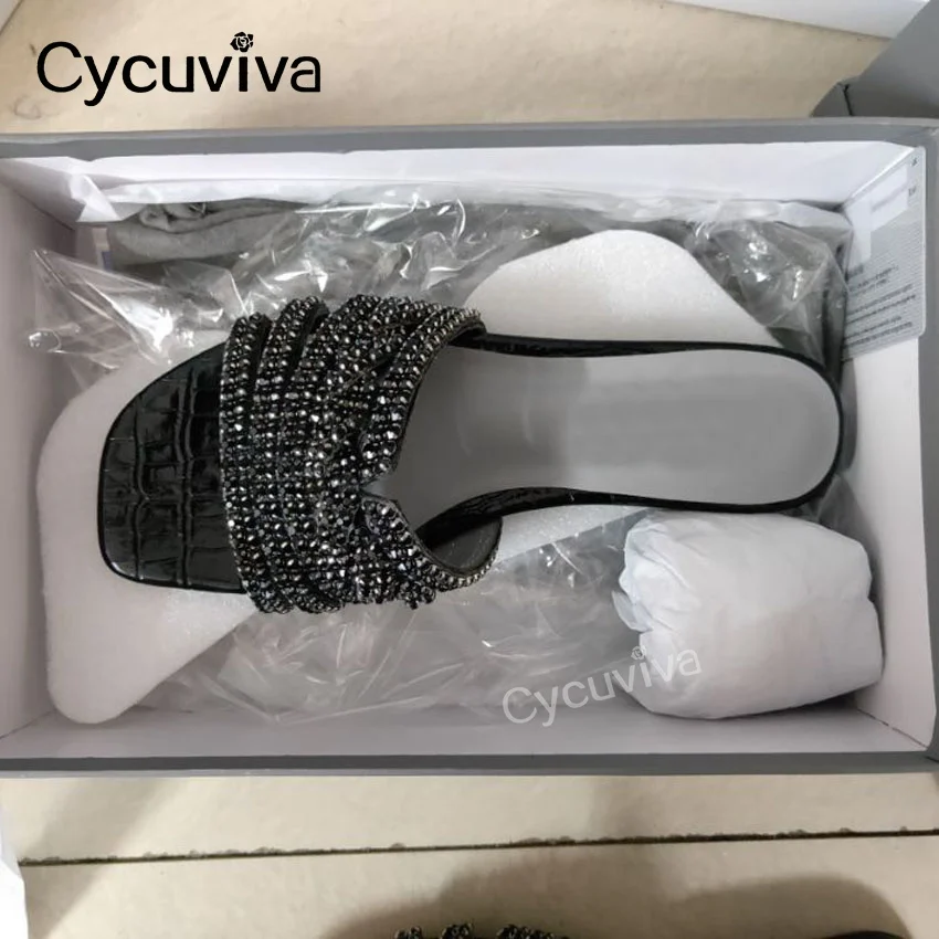 2024 Designer Laides Split Toe Summer Flat Black Slippers Bling Bling Crystal Beach Shoes Casual Flip Flops Leather Slides Shoes