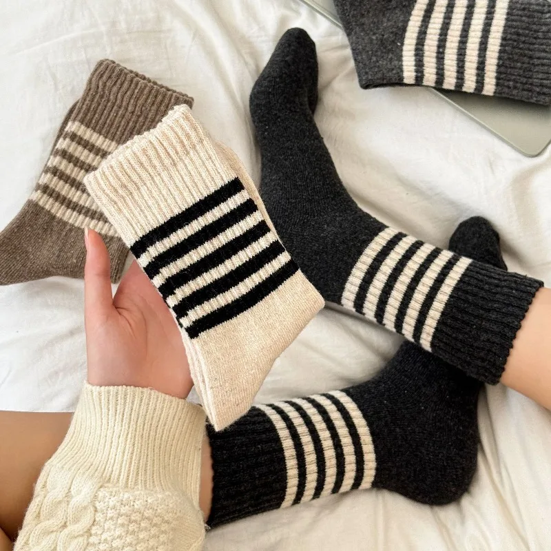 

5 Pairs 2025 Casual Women's Wool Cozy Socks Set Fall Winter Striped Casual Warm School Socks for Girls Thermal Woman Grip Socks