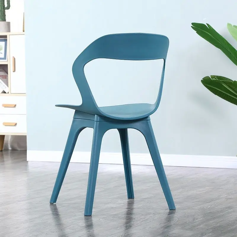 كرسي طعام بلاستيكي إسكندنافي - جلوس منزلي بسيط ومريح، كرسي ترفيهي عصري بمسند ظهر مقوس