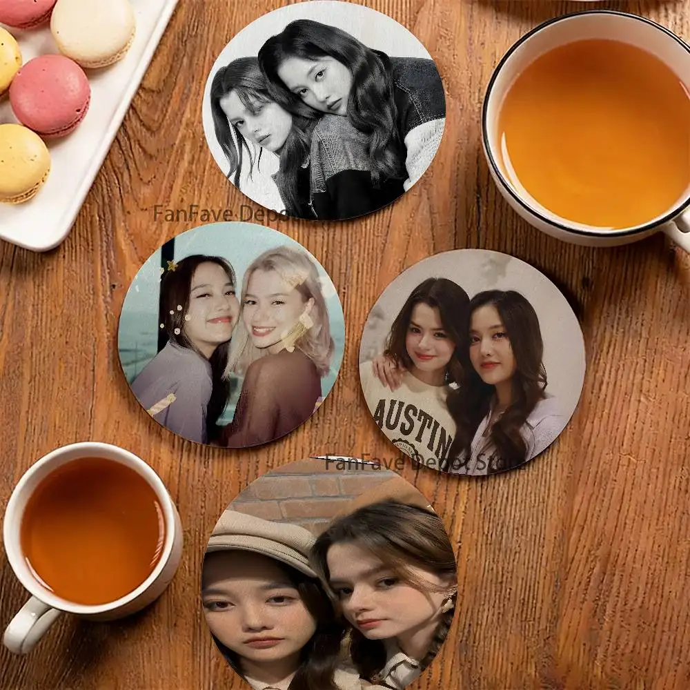 

FreenBecky Freen Becky 2D Pattern round Wooden Coaster Decorative Coffee Cup for Use in Coffee Shops Bars Wine Beer